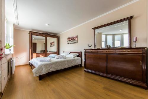 Dniprovs'kyi District Apartment | Super comfort flat for you near the metro.