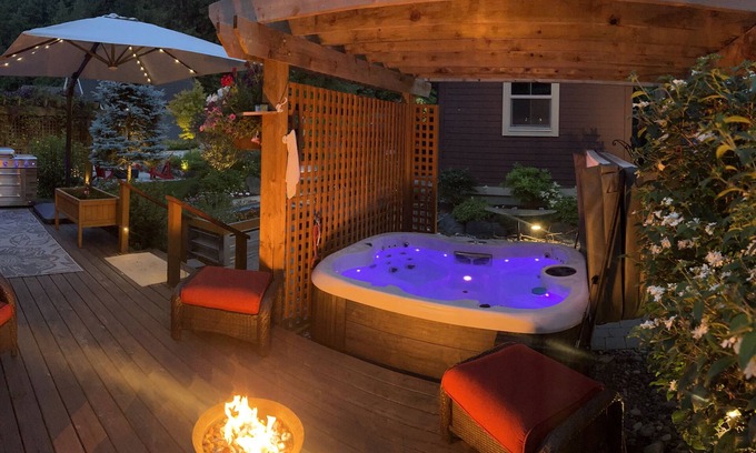 Lindell Beach Cottage | Super cozy private spa retreat with private hot tub ,wet sauna and cold plunge
