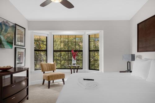 Florida Central Atlantic Coast Apartment | Super Lux 4BR Townhouse - 1 Mile from Disney World- Resort Pool & Jacuzzi , Gym, with Enchanted Garden