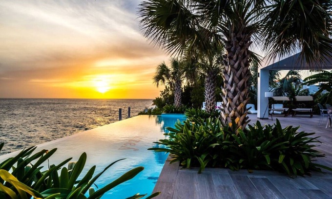 Sint Willibrordus Villa | super luxurious Oceanfront Villa Yazmin