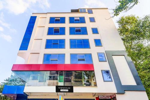 SR Nagar Hotel | Super Townhouse SR Nagar Near RCC Premier
