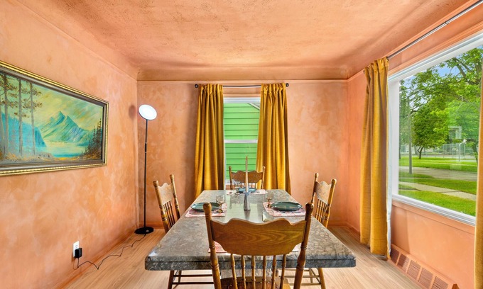 Royal Oak House | Superb 3-bedroom house with AC in Royal Oak