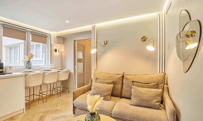 15th Arrondissement Apartment | Superb AC Apartment Champs de Mars Eiffel Tower