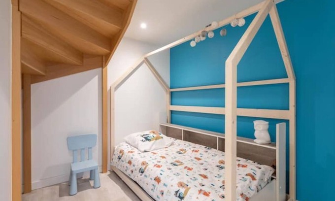 Lons-le-Saunier Apartment | Superb apartment with free parking