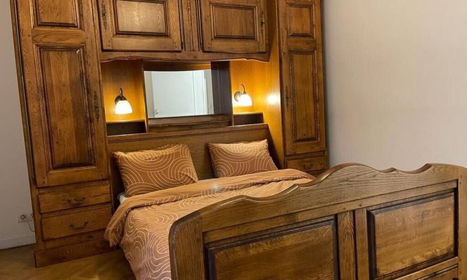 Etampes Condo | Superb apartment in downtown residence