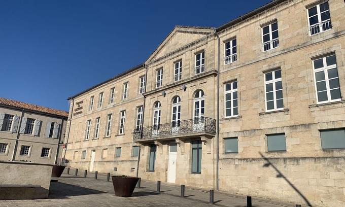 Lectoure Apartment | SUPERB APARTMENT WITH FREE ON-SITE PARKING