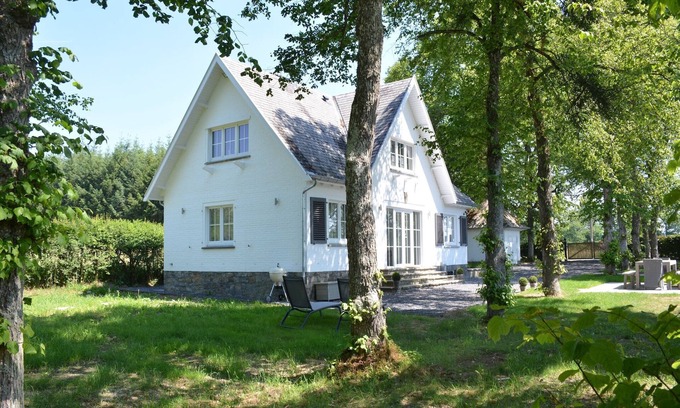 Ciney House | Superb holiday home with garden in Serinchamps