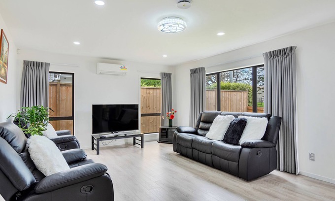 Mangere House | Superb Holiday Home near Airport