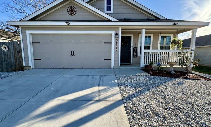 Southside House | Superb Home 7 minutes from Lackland Air Force Base