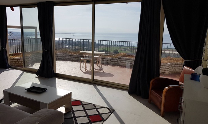 Bastide Giraud Apartment | Superb studio, panoramic sea view. Pool currently out of service.