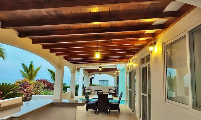 Jama Villa | Superb Villa - Best Sunset View of the Pacific Ocean