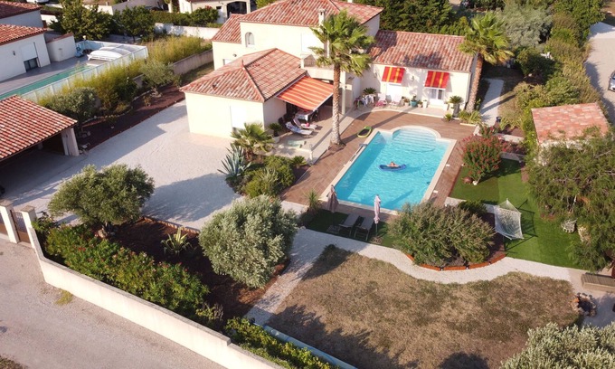 Montpeyroux Villa | Superb villa with large swimming pool, views of vineyards and mountains