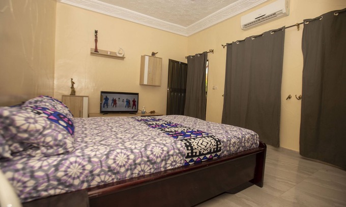 Porto-Novo Apartment | Superbe Appartement 1 lit de 2 Place Avec Douche Personel Ideal Pour 2 Personnes