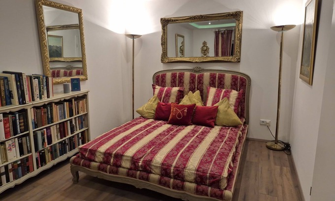 Elberfeld-Mitte Apartment | Superior Apartment with Artistic Flair