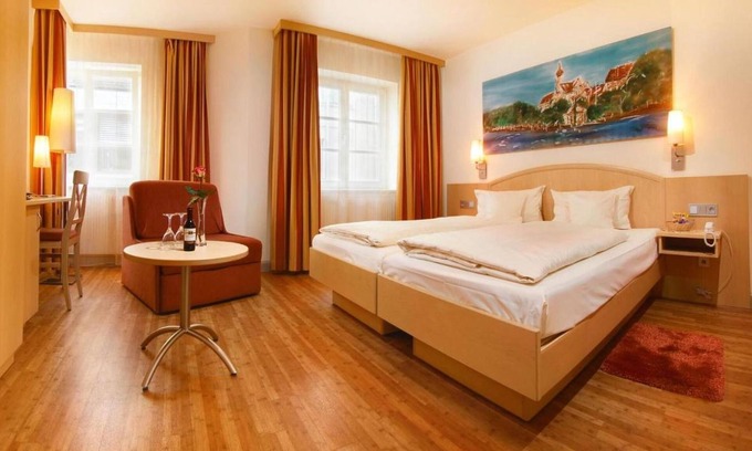 Ehingen Apartment | Superior double room with shower and WC