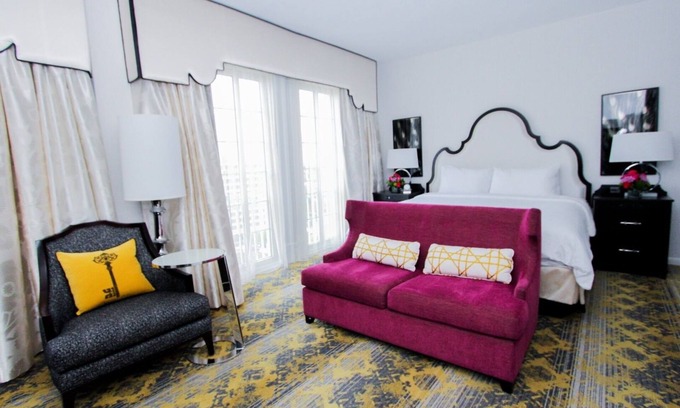 Kalorama Heights Hotel | Superior Junior Suite King, Onsite Bar, Easy Metro Access