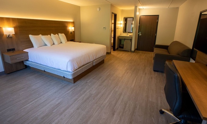 Marquette House | Superior Stay Hotel
