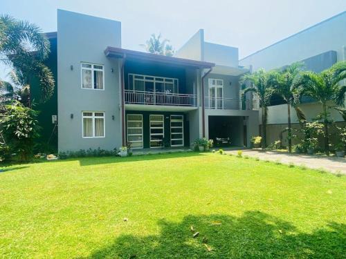 Raddolugama Villa | Superior Villa near Colombo Airport