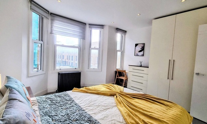 Berrylands Apartment | Surbiton Luxury Garden House 19