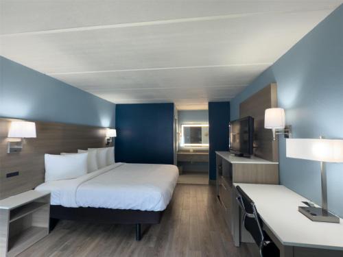 Northside Cabin | SureStay by Best Western Jacksonville Airport