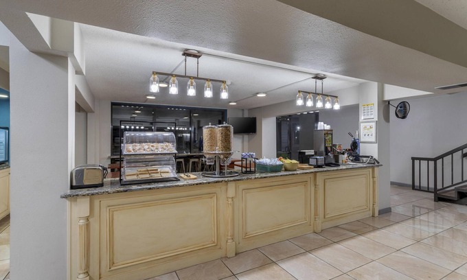 Victoria Hotel | SureStay by Best Western Victoria