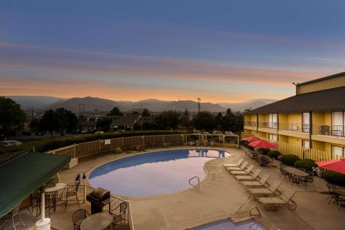 East Wenatchee Hotel | SureStay Hotel by Best Western Wenatchee