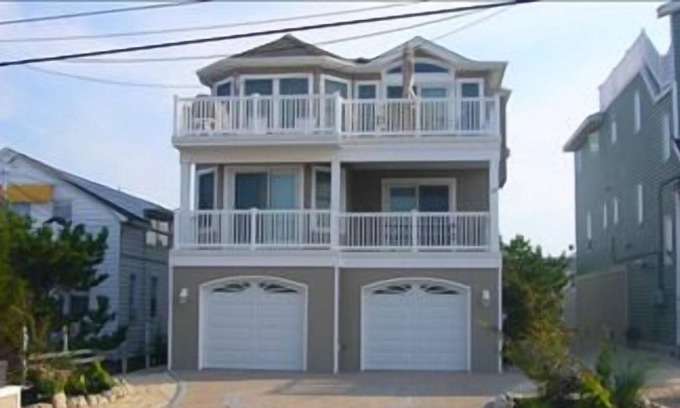 Surf City House | Surf City Ocean Block Contemporary