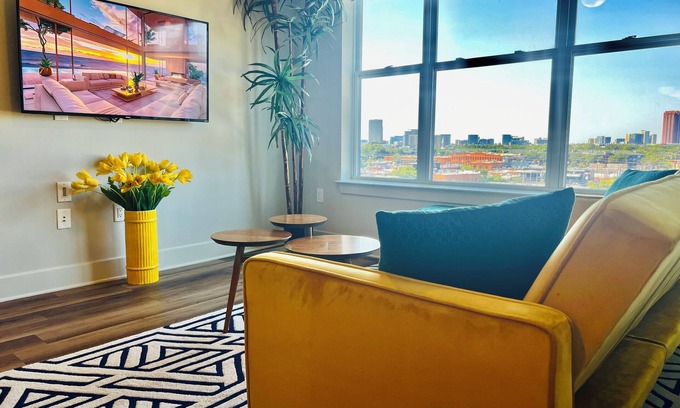Deep Ellum Apartment | Surf Richard's Flat~ 2-Bedroom Penthouse ~ Theatre Room ~ Secret Game Room ~