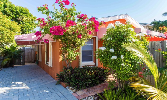 Briny Breezes Cottage | Surf Road Cottage Unit 1 - at the beach