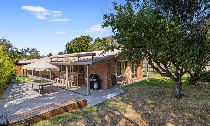 Inverloch House | Surf Side Veronica - WiFi & Netflix