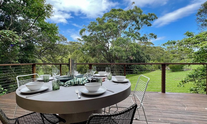 Nambucca Heads House | Surfers shack - peaceful & minutes walk to the beach in stunning Nambucca