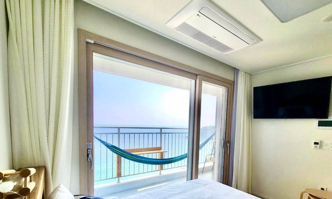 Yangyang House | #SurfingStay#Free surfboard #Hammock # ocean front 19th fl