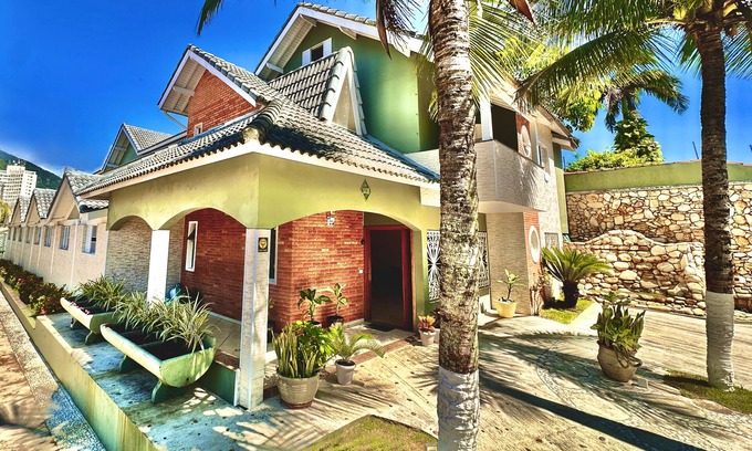 Centro Hotel | Surfside Suites