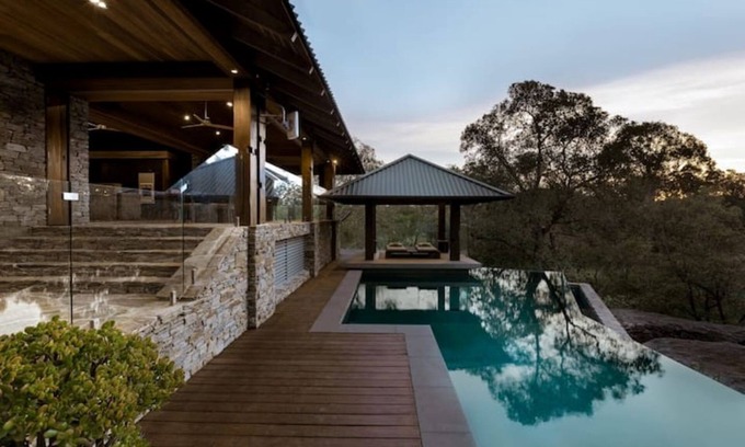 Cattai House | Surin Estate: Spacious 5-bedroom estate in brilliant Cattai with Pool and Garden