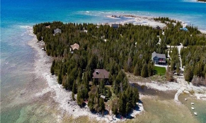Miller Lake Cottage | Surrounded by water, w/hot tub & lounges