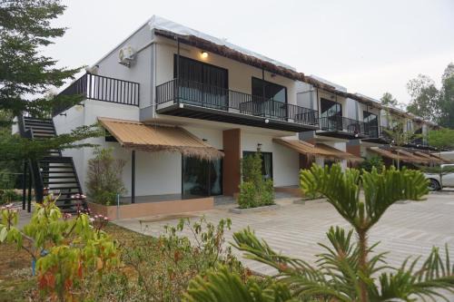 Ubon Ratchathani House | Suwi Coco Ville Resort