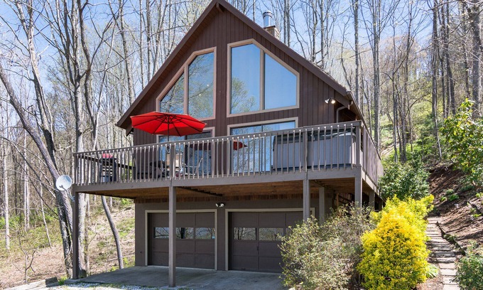 Skyland Cabin | Suzie Luxury Cabin Asheville HOT TUB VIEWS nr BILTMORE