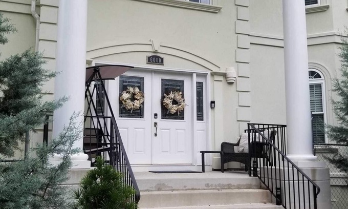 Derwood Apartment | Suzie's Luxurious 2 Bedrooms 2 Bathrooms 1550 sf