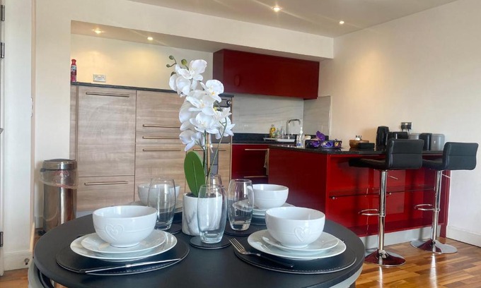 Birmingham Apartment | Swanky 2 BDR Apt/Opp Edgbaston Cricket Ground/Free Parking