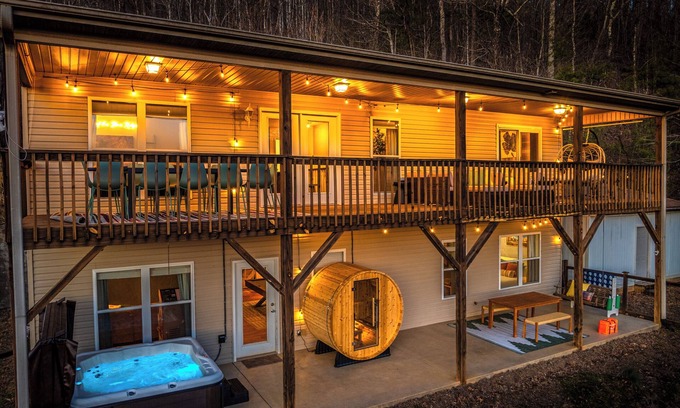 Skyland House | Sweeping Mountain Views! Hot Tub, Sauna, Game Room, Theatre, Golf, Reunions!