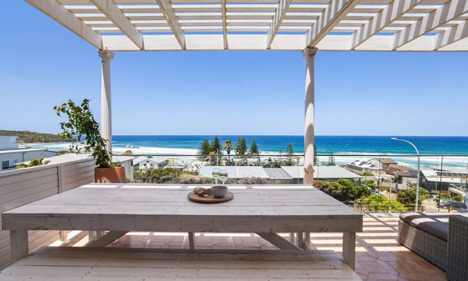 Curl Curl House | Sweeping Panoramic Views - Brand New Beach House