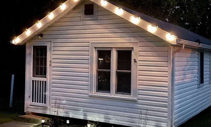 Geneva-on-the-Lake Cottage | Sweet and Cozy two bedroom Lake Erie Cottage -PET FRIENDLY!