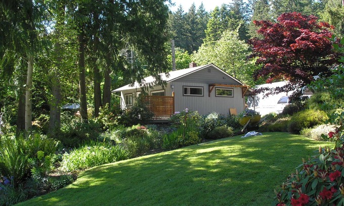 Victoria Cottage | Sweet Country Cottage