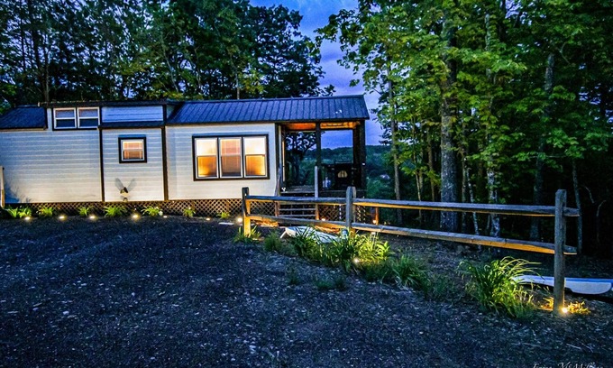 Turtletown Cabin | Sweet Creek Retreat | 1 Bed, 1 Bath | Hot Tub | Wifi | Firepit