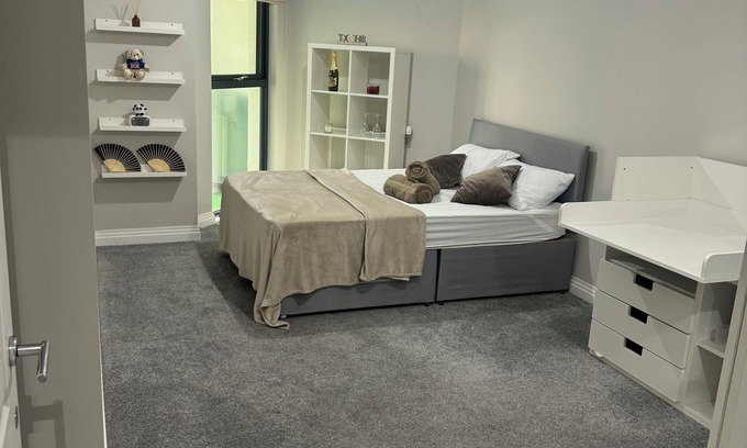 Yiewsley Apartment | Sweet Dreamers.