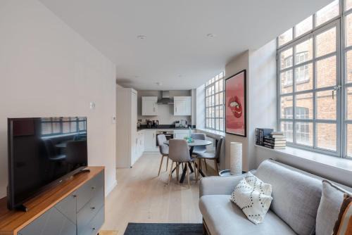 Clerkenwell Apartment | Sweet Dreams - Farringdon - by Frankie Says