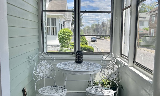 Edgewood Cottage | Sweet Edgewood Cottage steps to RWU Park