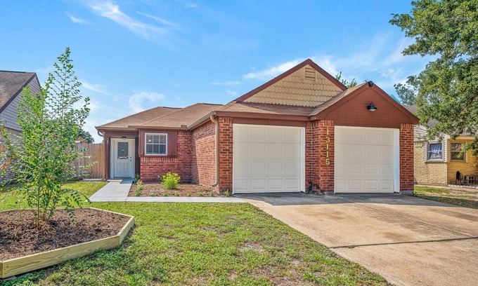 Barker House | Sweet Home V - Family Cozy House, 20 minutes to downtown, 20 minutes to Airport
