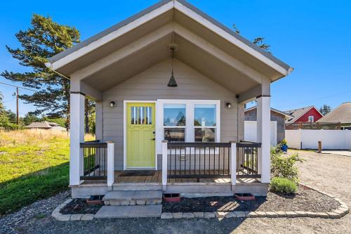 Seaview House | Sweet Seaview Home Near Beach and Trailhead!