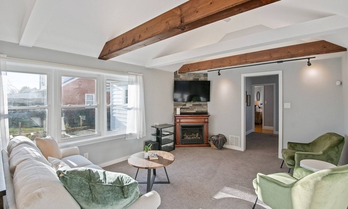 Palmyra House | "Sweet Serenity" Stay 10 Minutes from Hershey by RedAwning